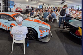 A szemem láttára adott valaki 2 milliárdot egy autóért