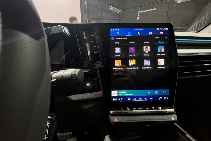 Szintet lép a Renault ezzel az új autóval 18 | Vezess Szintet lép a Renault ezzel az új autóval 18