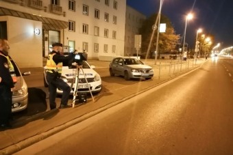 Tárt karokkal várták az önjelölt versenyzőket a budapesti rendőrök, nem hiába