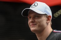 Apja F1-es Mercedesét is kipróbálhatja Schumacher 2