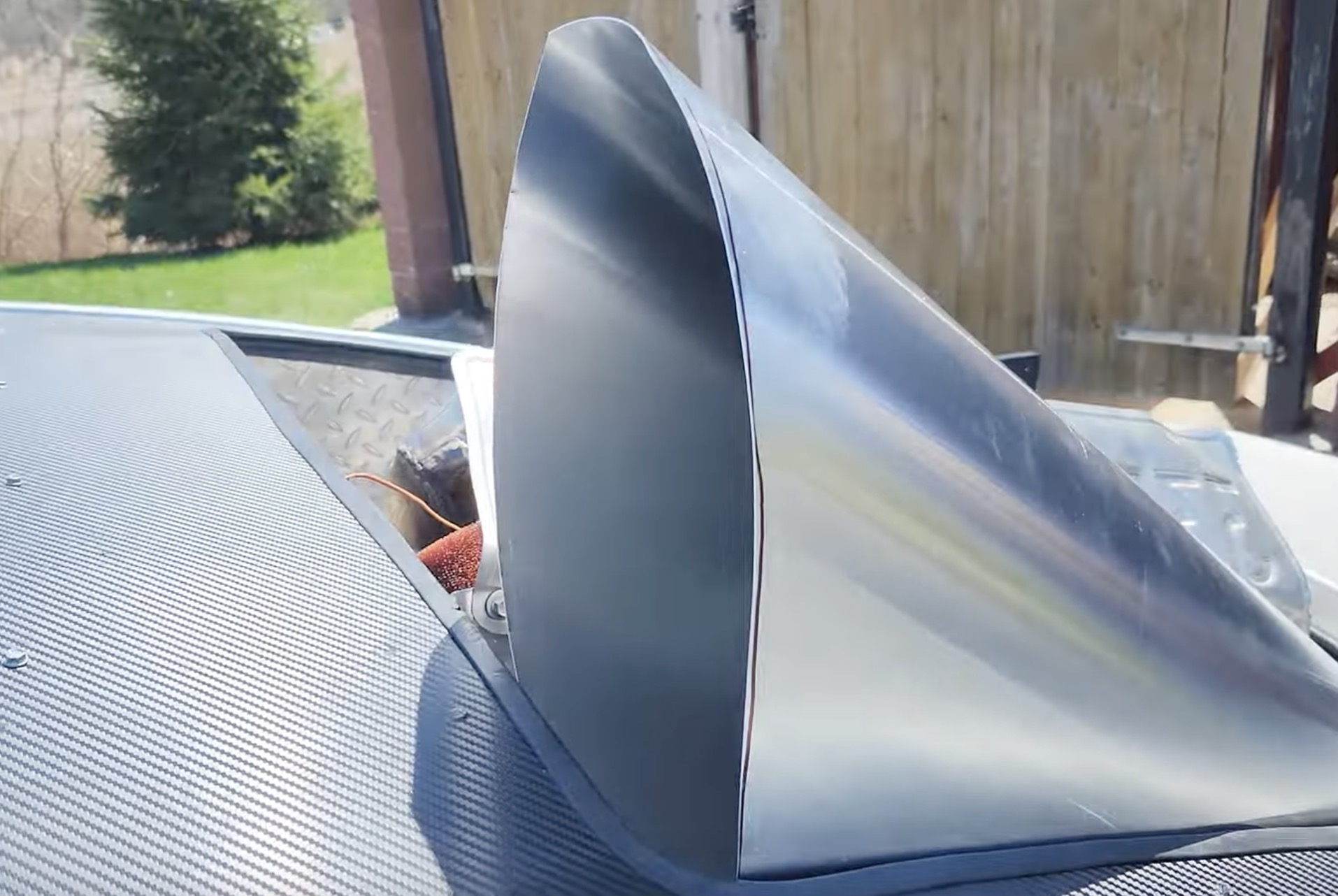 Totális őrület: dízelmotoros hibridet építettek egy Teslából 2