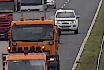 Amikor fékezett, már késő volt, telibe találta a közutasok teherautóját