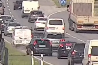 Elég volt egy pillanatra elbambulni, máris jött a csatt az M0-son