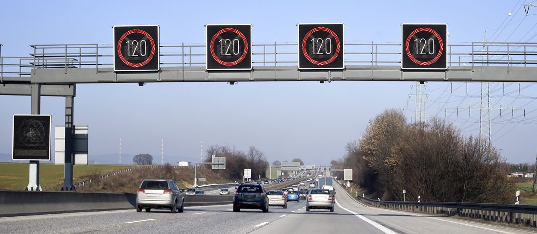 Külföldre mész nyaralni? Ennyit fizetsz, ha taposod a gázt!