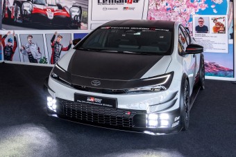 Nem várt modelljéből épített sportautót a Toyota