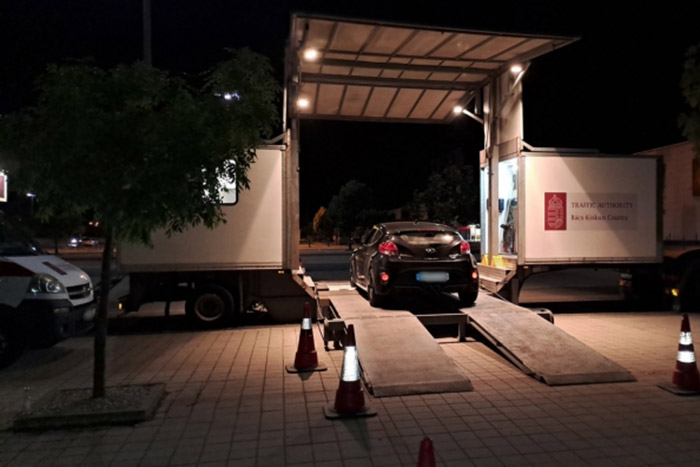 Üzent a tuningautósoknak a magyar rendőrség