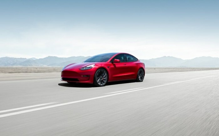 Nemes egyszerűséggel eltört a Tesla műanyag gázpedálja