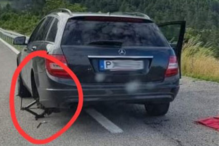 Lepihent, borba fojtotta bánatát egy megfáradt magyar mercis az út szélén 1 | Vezess Lepihent, borba fojtotta bánatát egy megfáradt magyar mercis az út szélén 1