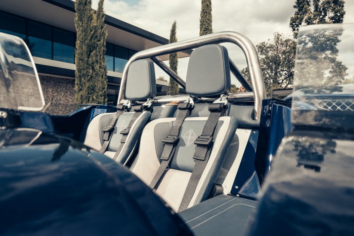 Ebben a kocsiban szó szerint Sennának érezheted magad 8