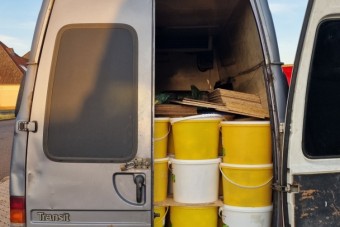 Másfél tonnával pakolta túl a furgont, félmillióra büntették