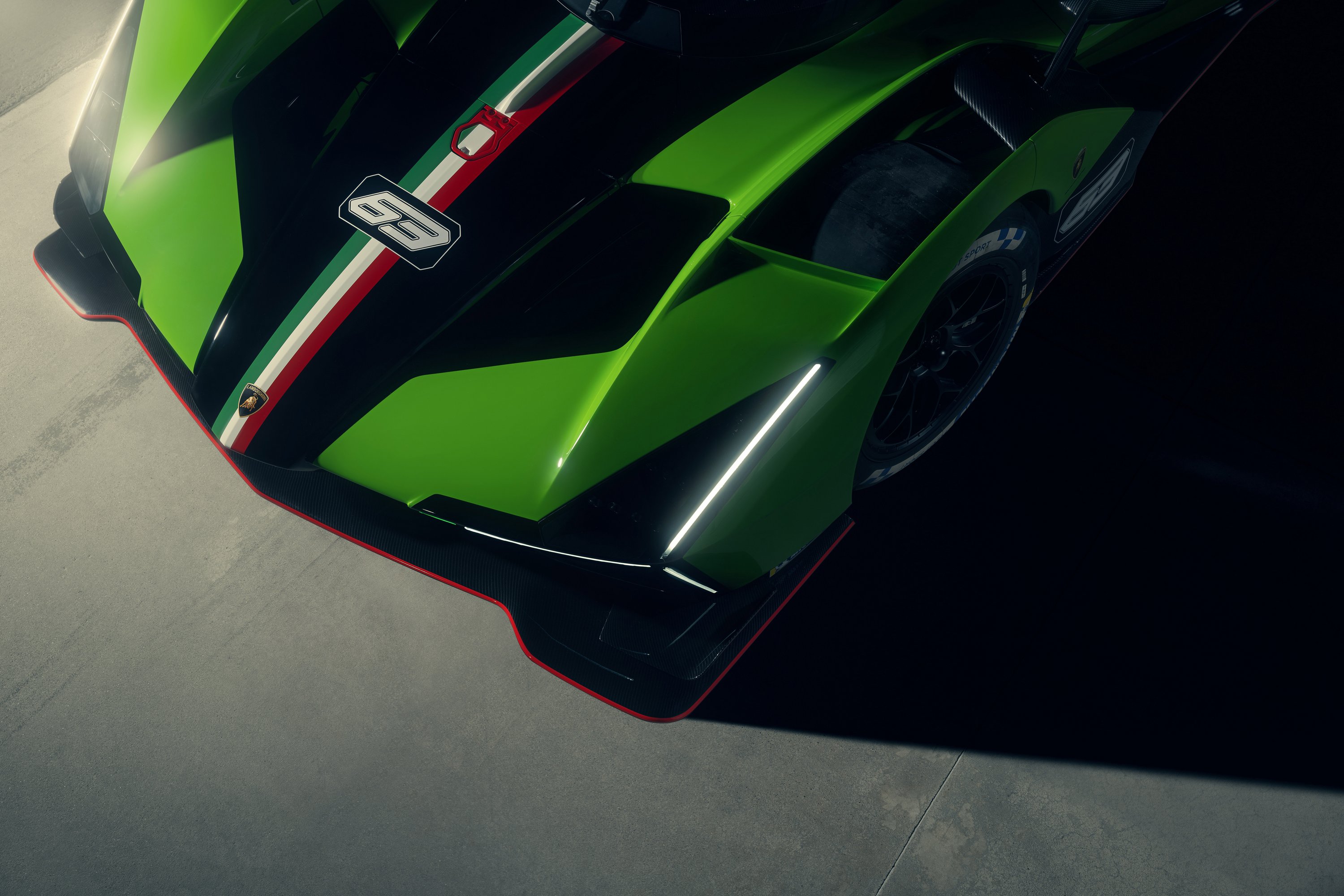 Hibriddel megy Le Mans-ba a Lamborghini 11