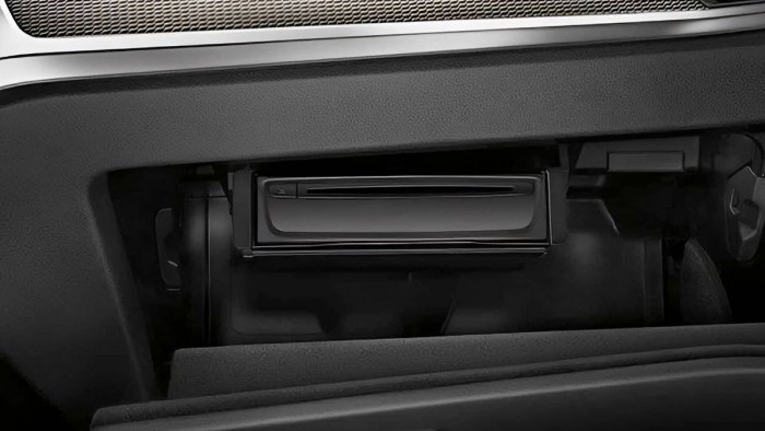 Az új autókból kipusztultak a CD-lejátszók, de van megoldás 2