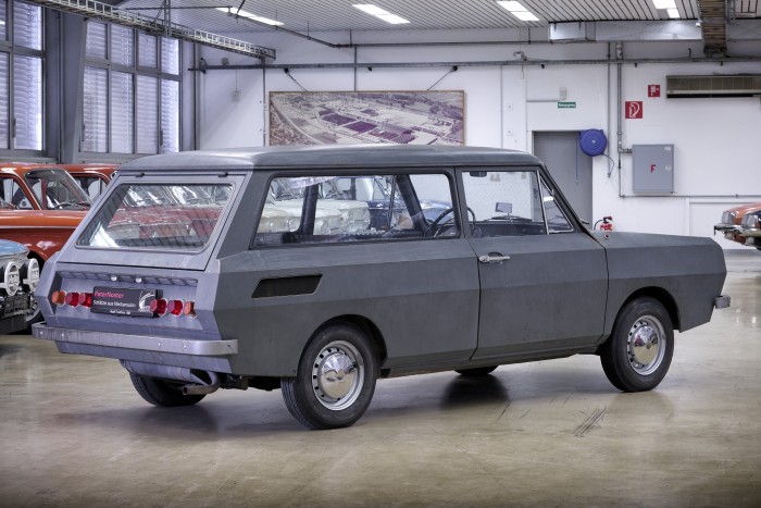 Ritkán látunk ennyire rusnya autót 6