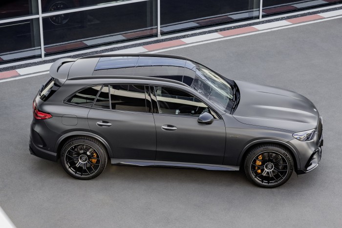 680 lóerős családi hibrid az AMG-től 7