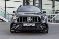 680 lóerős családi hibrid az AMG-től 64