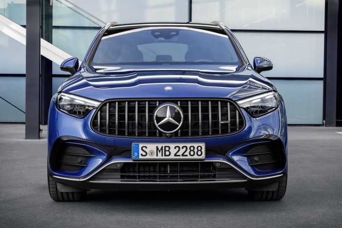 680 lóerős családi hibrid az AMG-től 9