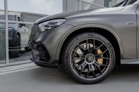 680 lóerős családi hibrid az AMG-től 70