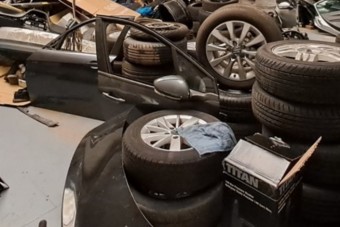 Már raktárakban halmozták a lopott alkatrészeket a tolvajok
