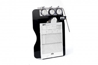 Az autóversenyzés aranykorába repít ez a kütyü