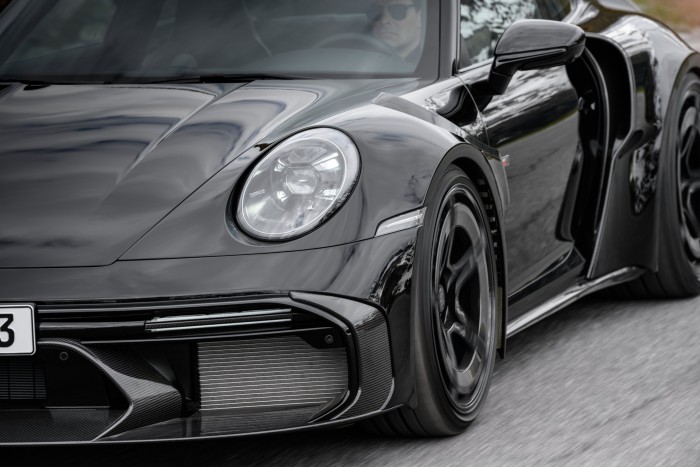 Csak 25 embernek lehet ilyen 900 lóerős Porschéje 9