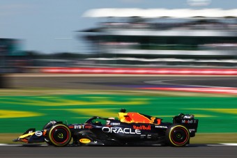 F1: Verstappené a nap, katasztrófa a Mercedesnél