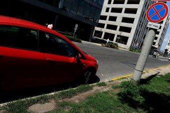 Új módszerrel vadásznak a tilosban parkolókra