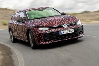 Jön az új Passat, itt vannak az első képek!