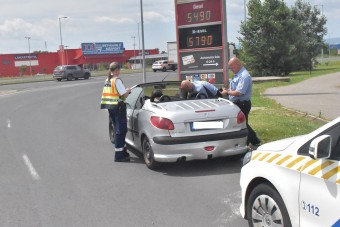 Az M3-ason száguldozott egy autós, beszélni is alig tudott, amikor elkapták