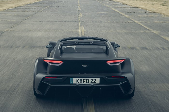 Megnyúztak egy sportkocsit, az eredmény észbontó 8