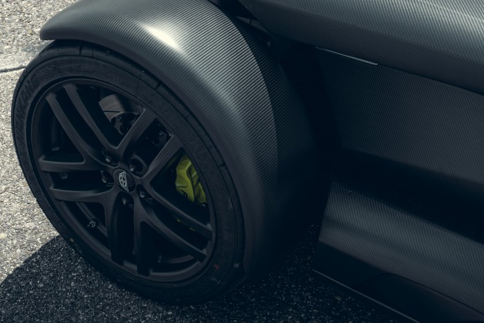 Megnyúztak egy sportkocsit, az eredmény észbontó 6