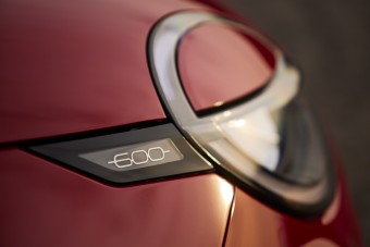 Még a neve is piros ennek az autónak