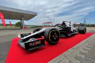 Budapestre érkeztek az első F1-es pilóták! 18