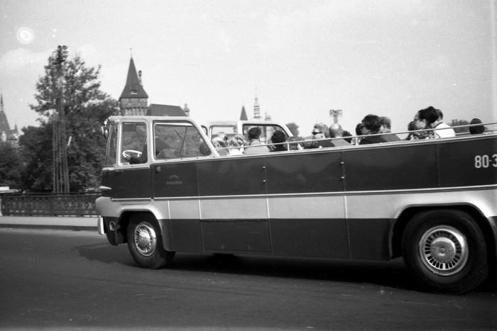 BKV buszra szálltak Hamiltonék 1