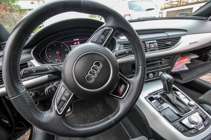 Tudtán kívül vett lopott autót, nem akar fizetni a kereskedés