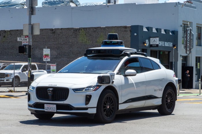 A rendőröket segítik a legmodernebb autók