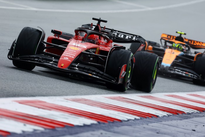 F1: Leclerc megint nem bízik a Ferrariban