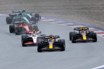 F1: Összebalhéztak a Red Bullnál az esős sprintversenyen