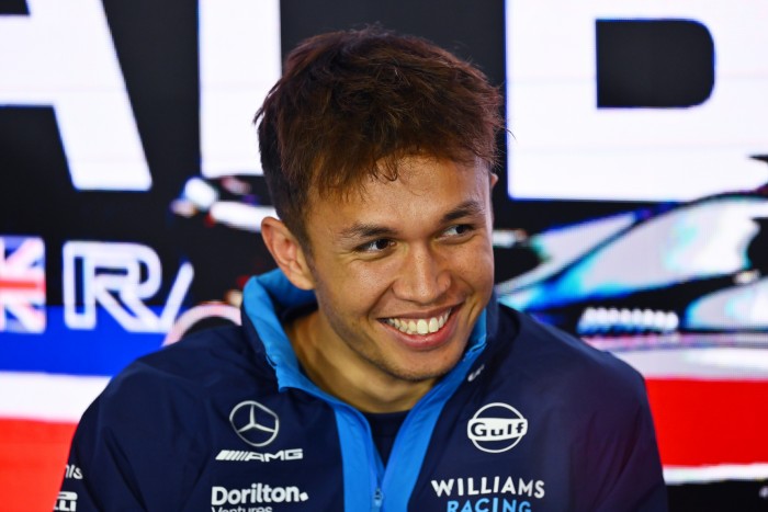 F1: Pilótacsere jöhet a Ferrarinál, már megvan a kiszemelt 1 | Vezess F1: Pilótacsere jöhet a Ferrarinál, már megvan a kiszemelt 1