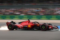 F1: Bokszutcai balesete után is Verstappené a brit pole-pozíció 1