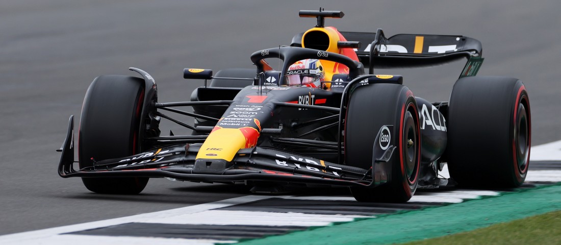 F1: Bokszutcai balesete után is Verstappené a brit pole-pozíció