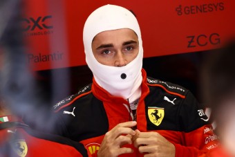 F1: Leclerc elégedetlen, a Ferrarit is figyelmeztette