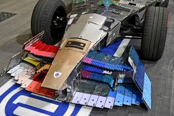 Kukázott iPhone-okból építettek versenyautót