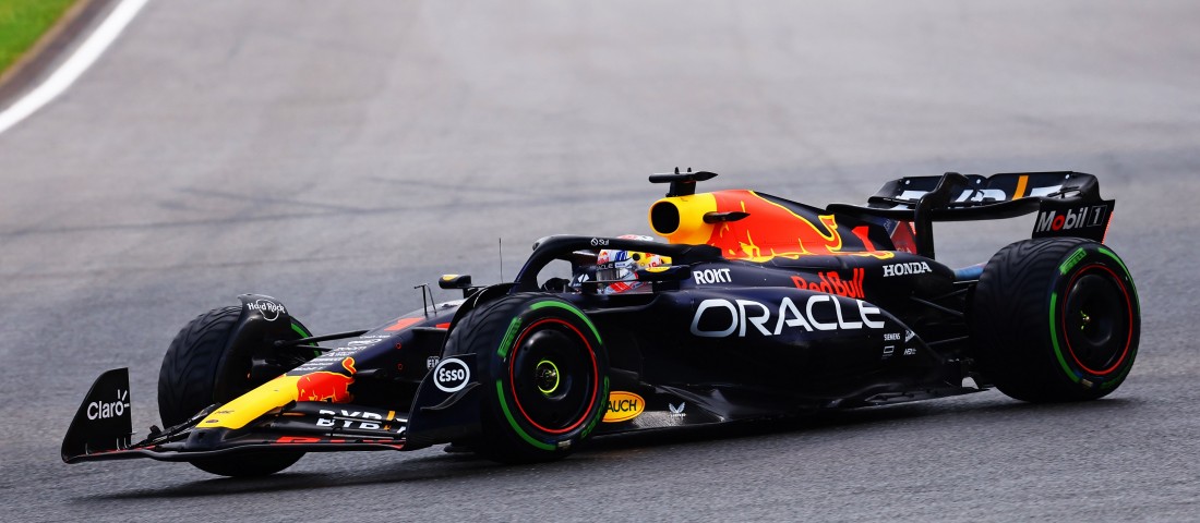 F1: Verstappené az esős sprint, Hamiltont megbüntették