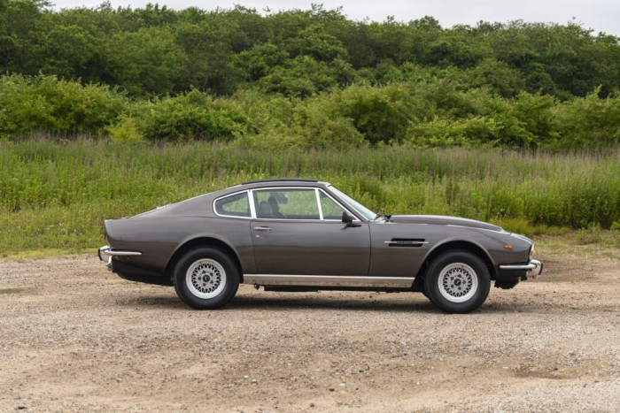 Eladó James Bond autója valódi lángot lövő filmes rakétahajtással 3 | Vezess Eladó James Bond autója valódi lángot lövő filmes rakétahajtással 3