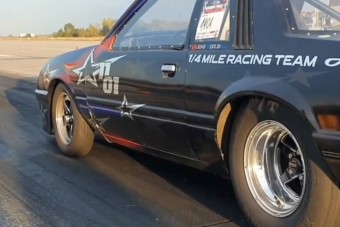 Soha rosszabb öregkort: 1500 lóerős autóval száguld egy nyugdíjas