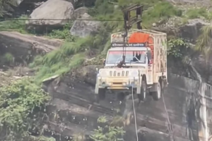 Nálunk ez őrült kaszkadőrmutatvány lenne, Nepálban viszont közlekedési eszköz