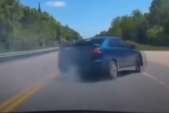 Lecsapott a sors a büntetőfékezőre, csúnya bukás lett a vége