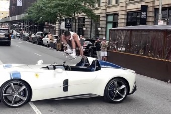 1,7 milliárdos Ferrarin ugratott át a gördeszkás, de nem akárhogy