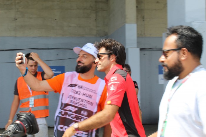 Ilyen autókkal járnak az F1-sztárok Magyarországon 2023-ban 1 | Vezess Ilyen autókkal járnak az F1-sztárok Magyarországon 2023-ban 1