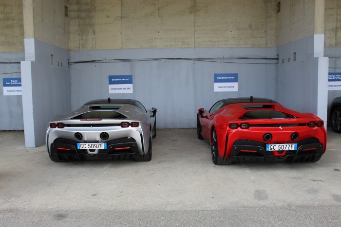 Ilyen autókkal járnak az F1-sztárok Magyarországon 2023-ban 2 | Vezess Ilyen autókkal járnak az F1-sztárok Magyarországon 2023-ban 2